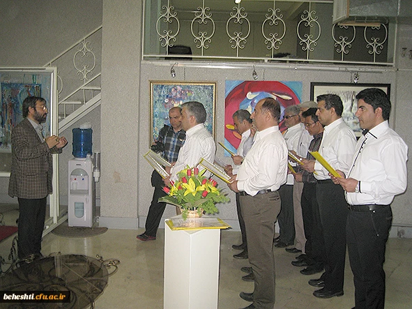 عکس:دکترمهرمحمدی در بازدید از آثار اساتید هنر مرکزآموزش عالی شهید بهشتی تهران 2
