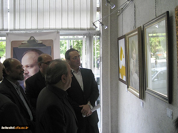عکس:دکترمهرمحمدی در بازدید از آثار اساتید هنر مرکزآموزش عالی شهید بهشتی تهران 3