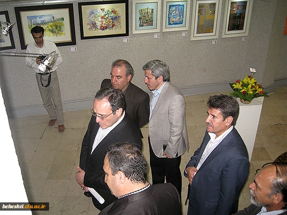 عکس:دکترمهرمحمدی در بازدید از آثار اساتید هنر مرکزآموزش عالی شهید بهشتی تهران 4