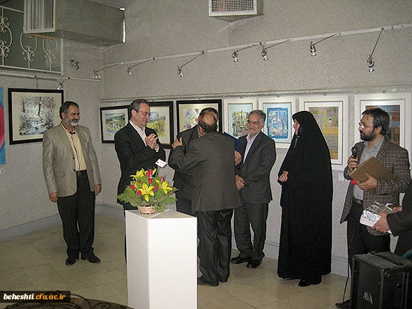عکس:دکترمهرمحمدی در بازدید از آثار اساتید هنر مرکزآموزش عالی شهید بهشتی تهران 25
