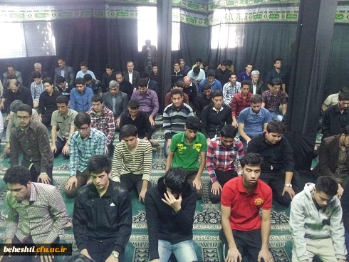 نماز جماعت ظهر با حضور تمامی دانشجو معلمان ریاست ،اساتید، کارمندان مرکز آموزش عالی شهید بهشتی تهران