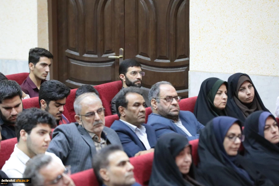 نسبت به نظام تعلیم و تربیت و کتاب های درسی نقاد باشید تا بتوان از فکر جوان شما بهره برد 5