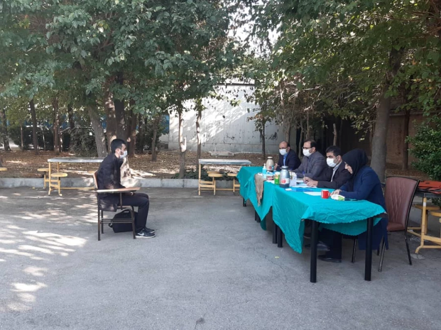 مصاحبه با دعوت ازداوطلبان پسر واجد شرایط آزمون سراسری ٩٩ 7