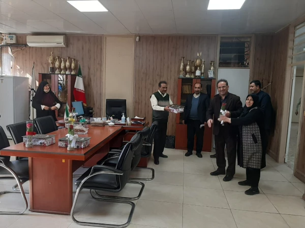 تجلیل و تقدیر از بانوان مرکز 2