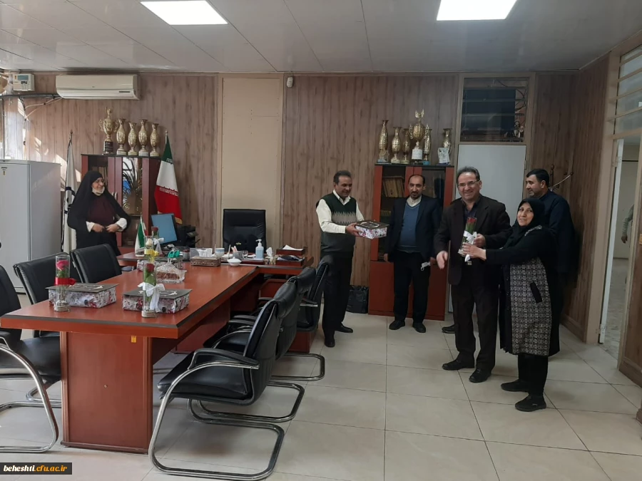 تجلیل و تقدیر از بانوان مرکز 2