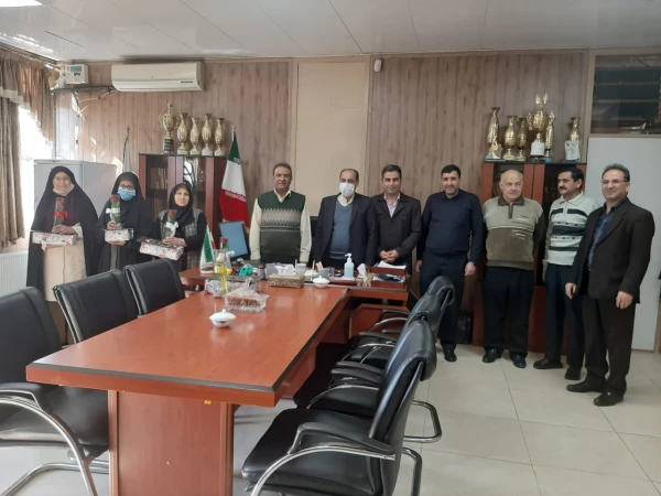 تجلیل و تقدیر از بانوان مرکز 3