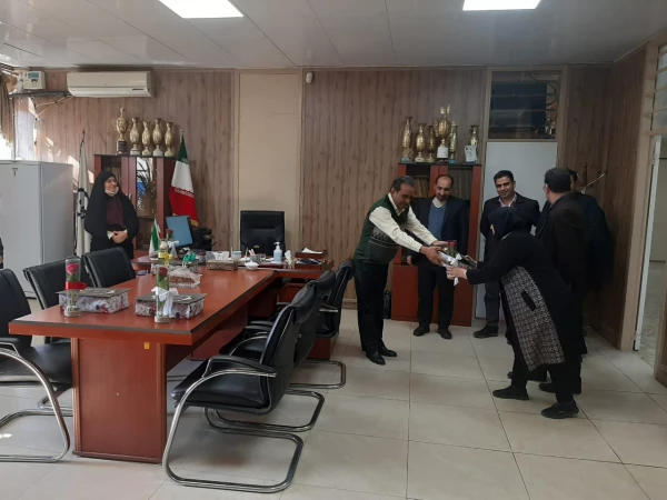 تجلیل و تقدیر از بانوان مرکز 4