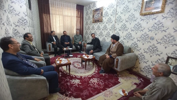 دیدار کارکنان مرکزشهید بهشتی از خانواده شهید یوسفی
 5