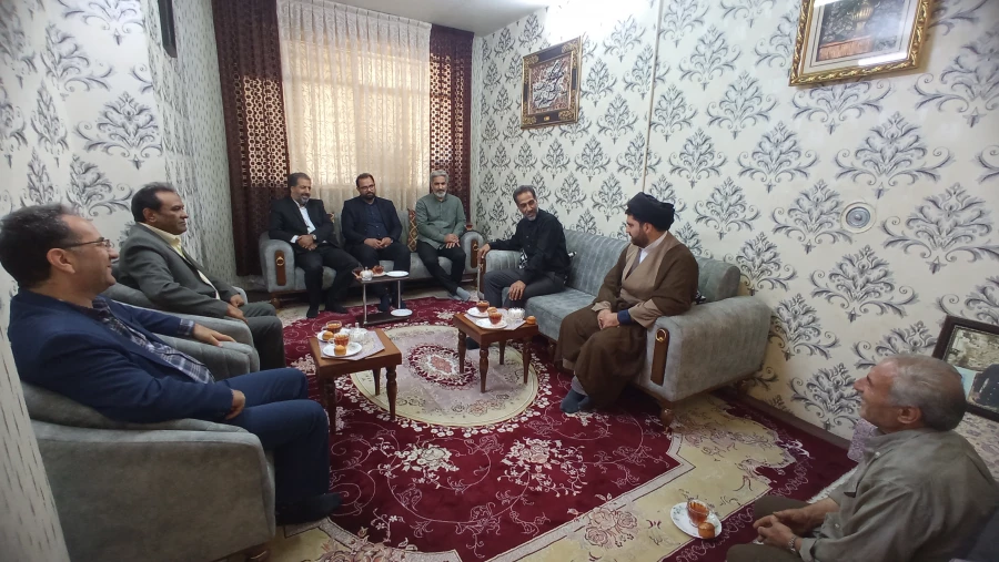 دیدار کارکنان مرکزشهید بهشتی از خانواده شهید یوسفی
 5