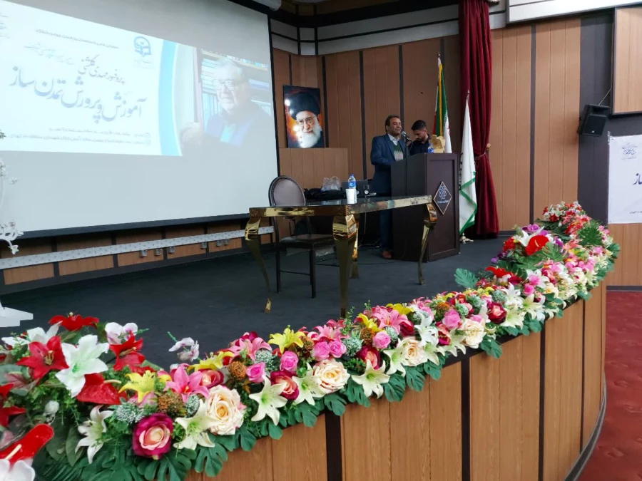 همایش استانی آموزش و پرورش تمدن ساز با سخنرانی پروفسور مهدی گلشنی 3