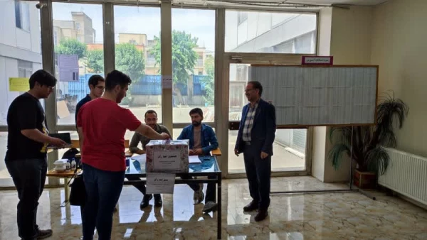 بازدید دکتر فتحی از فرآیند برگزاری انتخابات شورای صنفی-رفاهی
سال تحصیلی 1403-1402 ﻣﺮﮐﺰ ﺁﻣﻮﺯﺵ ﻋﺎﻟﯽ ﺷﻬﯿﺪ ﺑﻬﺸﺘﯽ تهران
 3