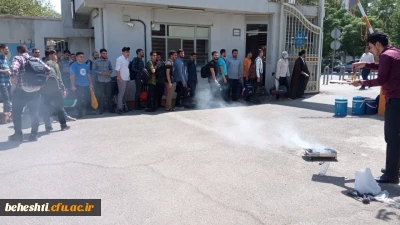 با بدرقه رئیس و کارکنان مرکزآموزش عالی شهیدبهشتی تهران انجام شد:

بدرقه اعضای اردوی هجرت گروه جهادی شهید دانشجو معلم نورالحسین امیری