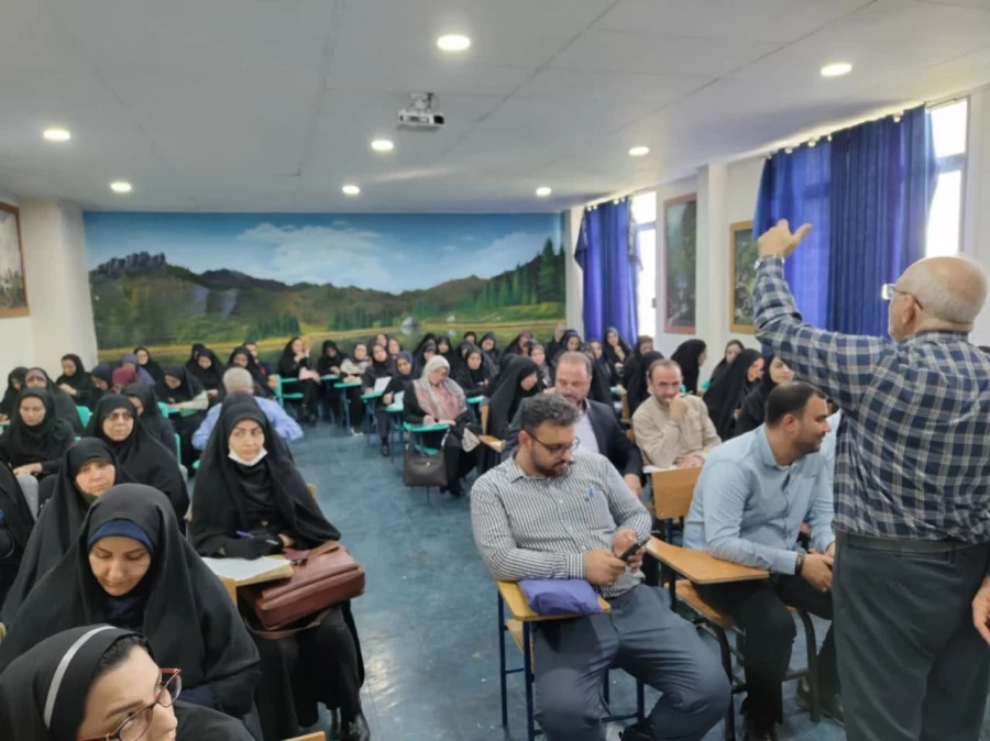 اجرای دوره های آموزشی (پودمانی) و ارتقاء توانمندی نیروی انسانی (معلمان، مدیران، مربیان و سایر کارکنان) مدارس و مراکز غیردولتی 4