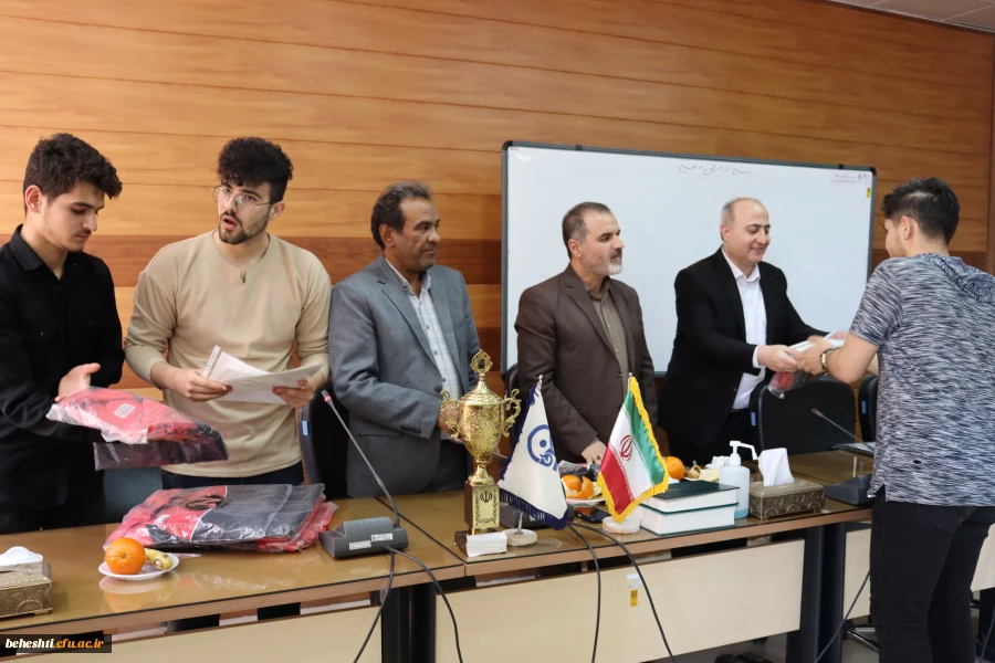 مراسم اهدای جوایز مسابقات ورزشی مرکز شهید بهشتی 6