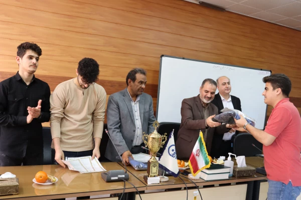 مراسم اهدای جوایز مسابقات ورزشی مرکز شهید بهشتی 9