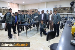 بازدید دانش آموزان از آزمایشگاه و فضای آموزش مرکز شهید بهشتی 3