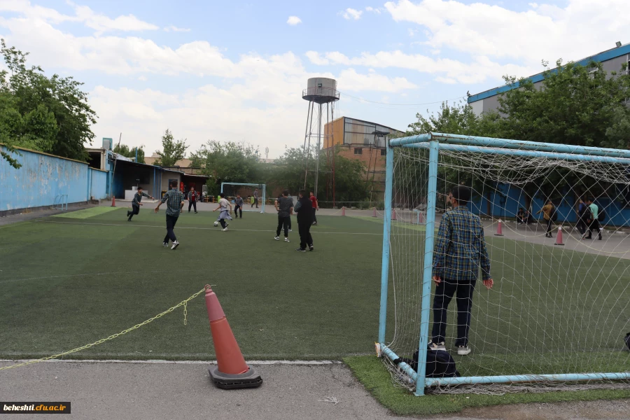 بازدید دانش آموزان از آزمایشگاه و فضای آموزش مرکز شهید بهشتی 5