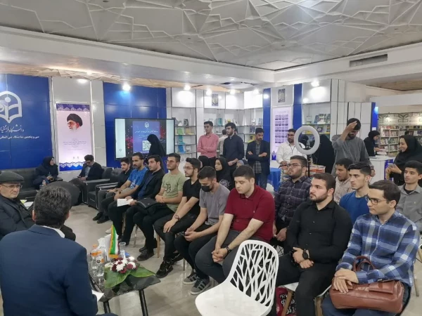 برگزاری مراسم رونمایی از  کتاب طراحی فعالیت های خلاقانه عملی و آزمایشگاهی در آموزش شیمی نویسنده دکتر وحید امانی 3