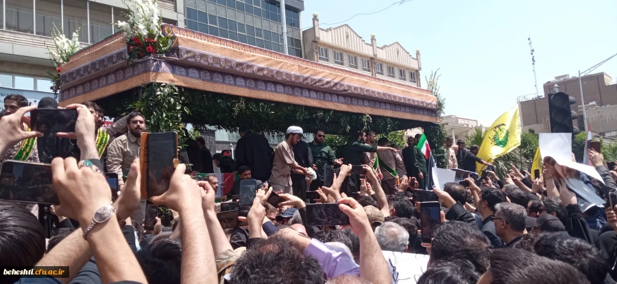 وداع با شکوه مردم با پیکر شهید سید ابراهیم رئیسی و همراهانش  2