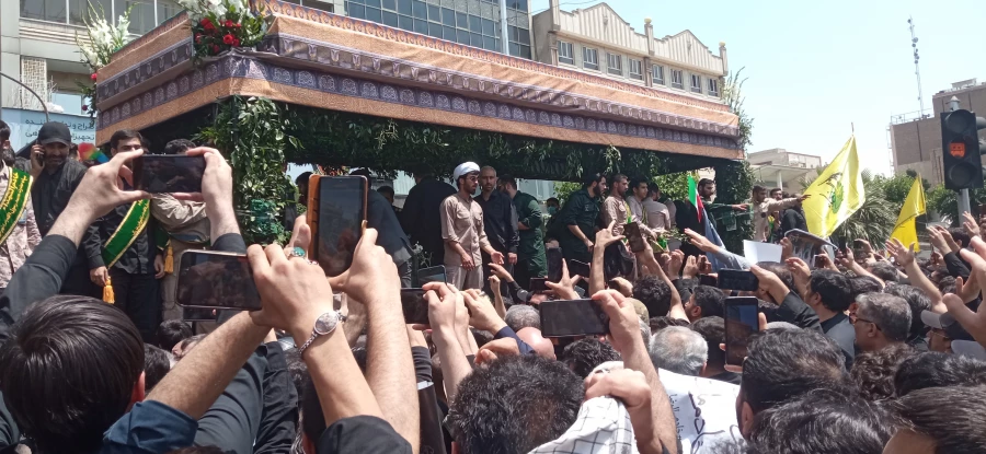 وداع با شکوه مردم با پیکر شهید سید ابراهیم رئیسی و همراهانش  2