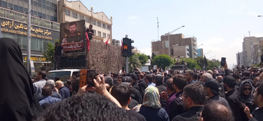 وداع با شکوه مردم با پیکر شهید سید ابراهیم رئیسی و همراهانش  7