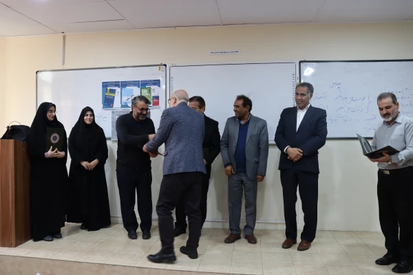 در ادامه هفته کتاب و کتابخوانی و معرفی کتاب  های تالیفی اعضای هیات علمی مرکز  4