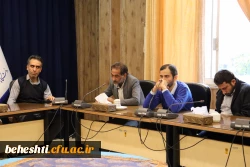 در سالن جلسات 7