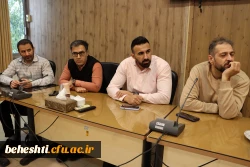 در سالن جلسات 4