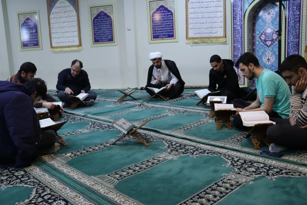 اقامه نماز جماعت و قرائت قرآن در دومین روز ماه مبارک رمضان  4