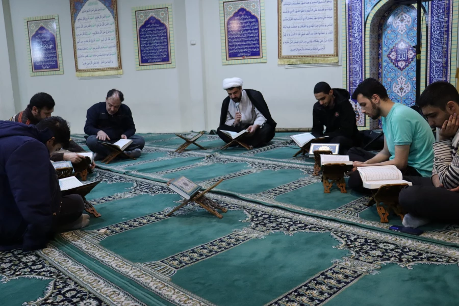 اقامه نماز جماعت و قرائت قرآن در دومین روز ماه مبارک رمضان  4