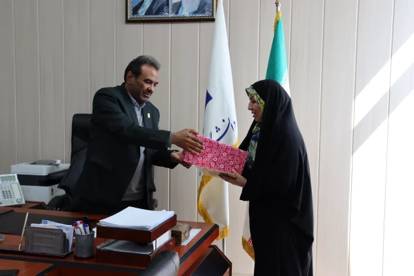 مراسم تقدیر از کارمند نمونه  5