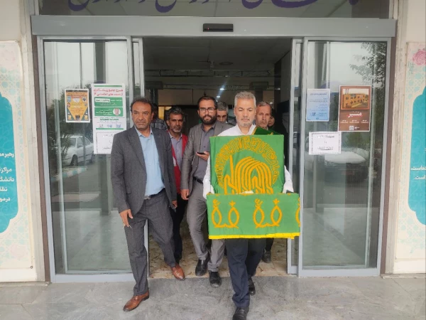 پرچم متبرک حرم امام رضا (ع)، نشانی از کرامت رضوی در آستانه میلاد فرخنده و دهه کرامت 2