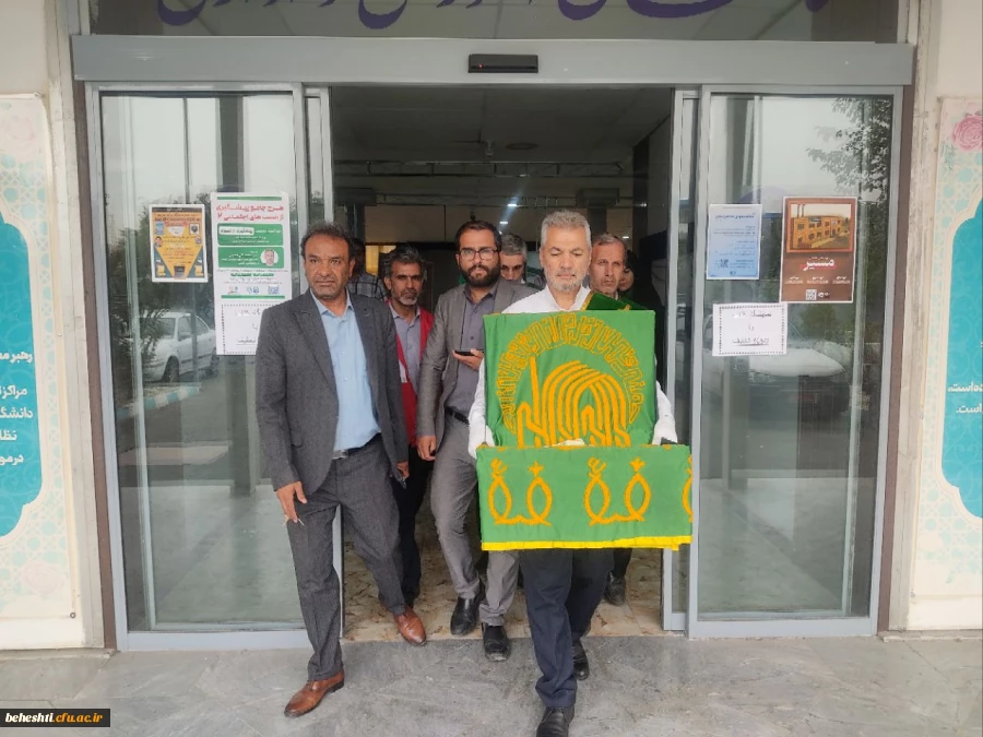 پرچم متبرک حرم امام رضا (ع)، نشانی از کرامت رضوی در آستانه میلاد فرخنده و دهه کرامت 2