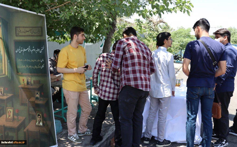 برپایی ایستگاه صلواتی به نیابت از 59 شهید دانشجو معلم 2