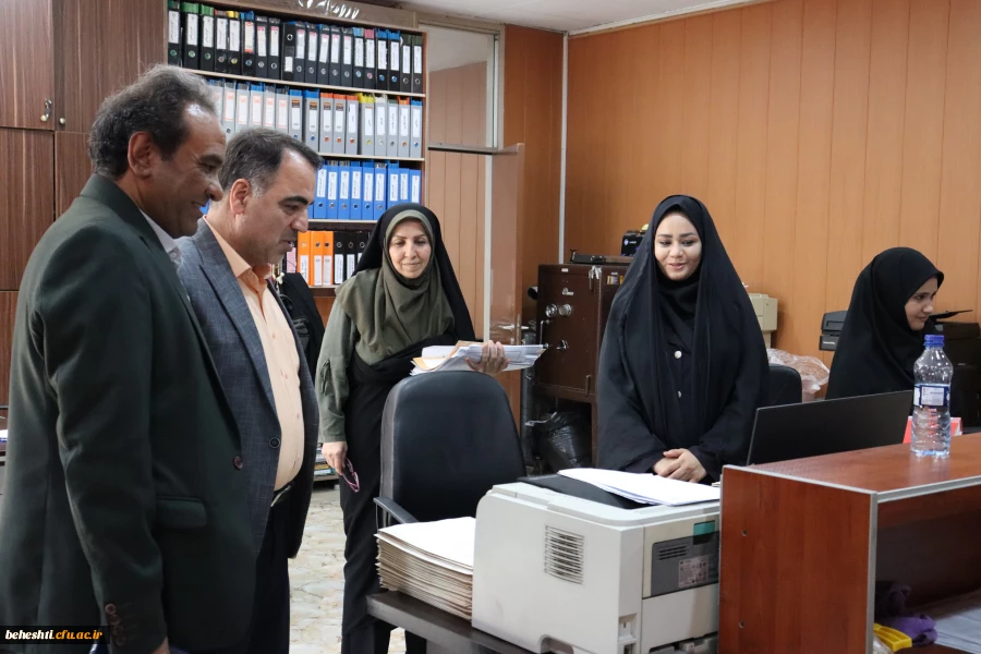 حضور دکتر بازوبندی در جمع مسئولان آموزش و تقدیر تشکر از آنها  2