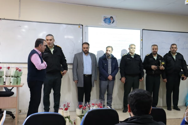 تبریک و تقدیر روز دانشجو توسط مسئولان انتظامی و شهرداری  5