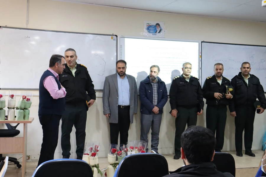 تبریک و تقدیر روز دانشجو توسط مسئولان انتظامی و شهرداری  5