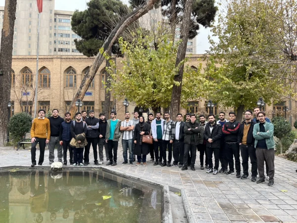 بازدید دانشجو معلمان از مدرسه دارالفنون، کتابخانه و باغ ملی ملک 4