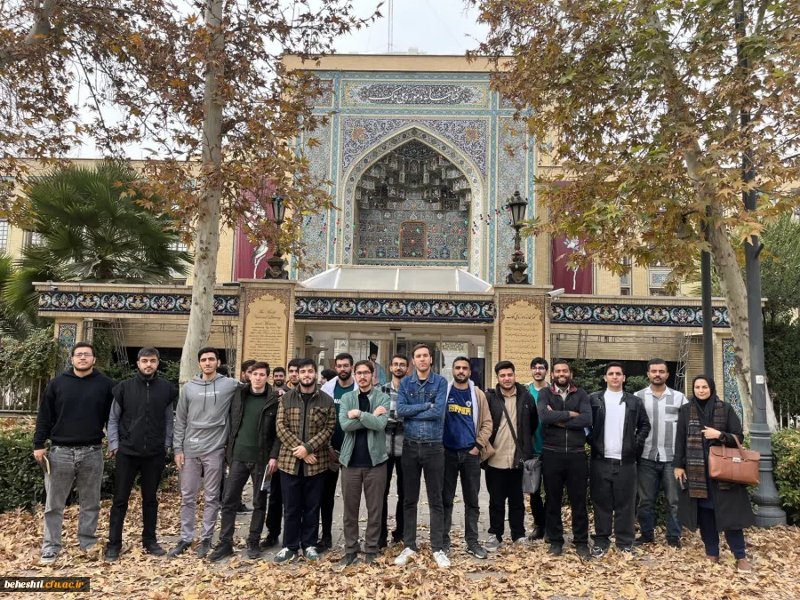 بازدید دانشجو معلمان از مدرسه دارالفنون، کتابخانه و باغ ملی ملک 6