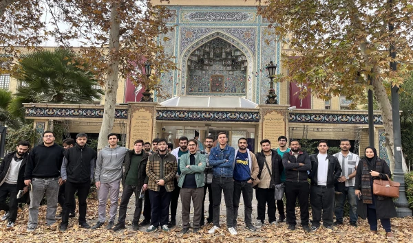 بازدید دانشجو معلمان از مدرسه دارالفنون، کتابخانه و باغ ملی ملک 6